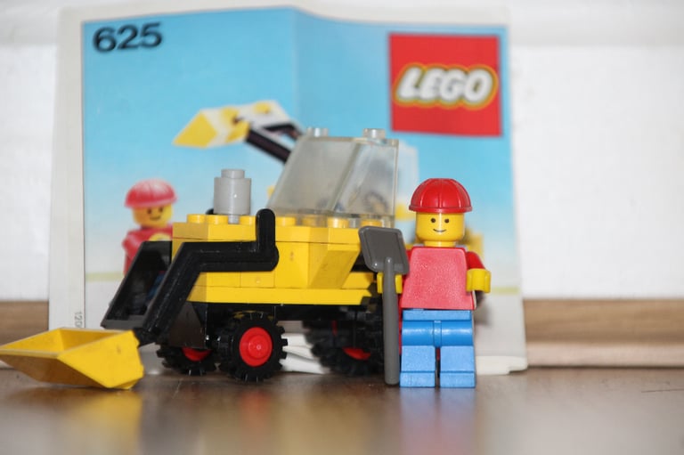 3 Classic Lego Town sets: 605 Street Sweeper * 612 Tipper Truck * 625 Tractor