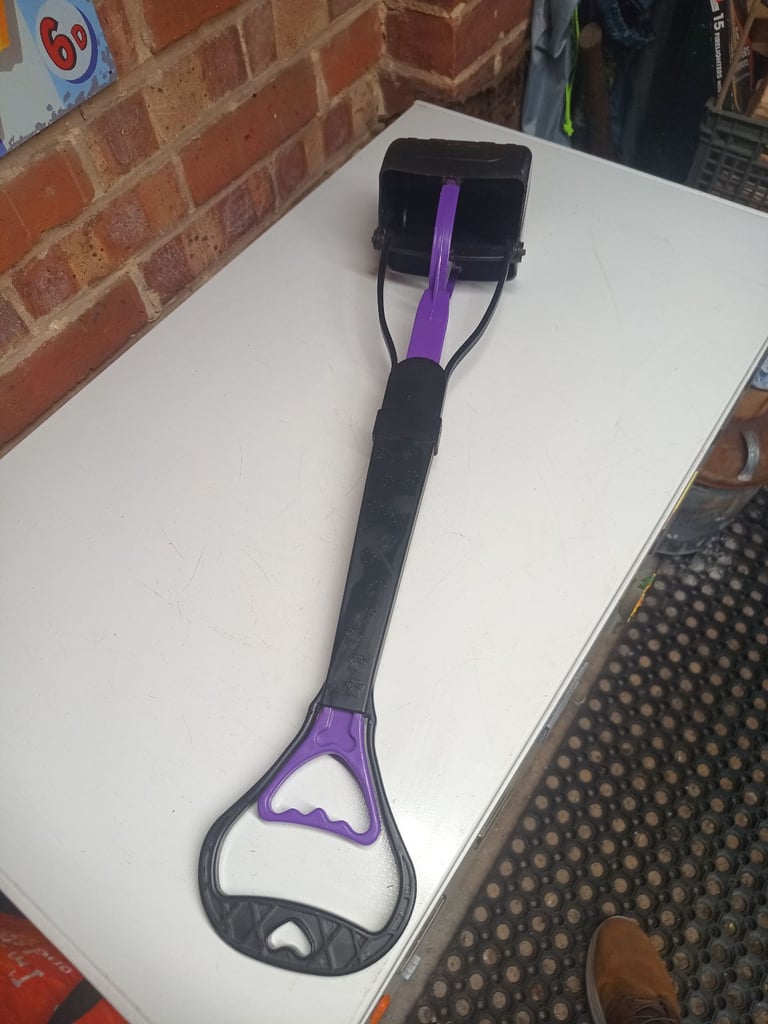 71cm long dog/cat pooper picker for grass.