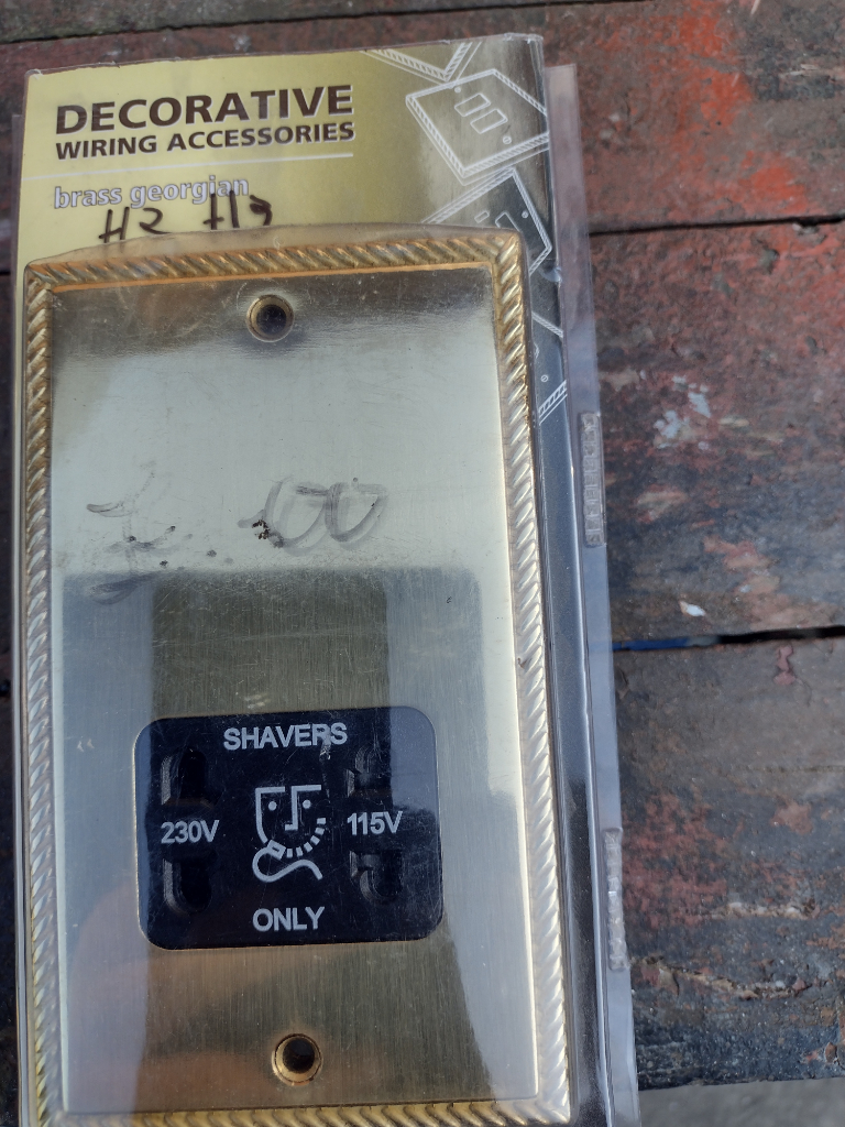 image for Dual Voltage Shaver Socket In Georgian Brass