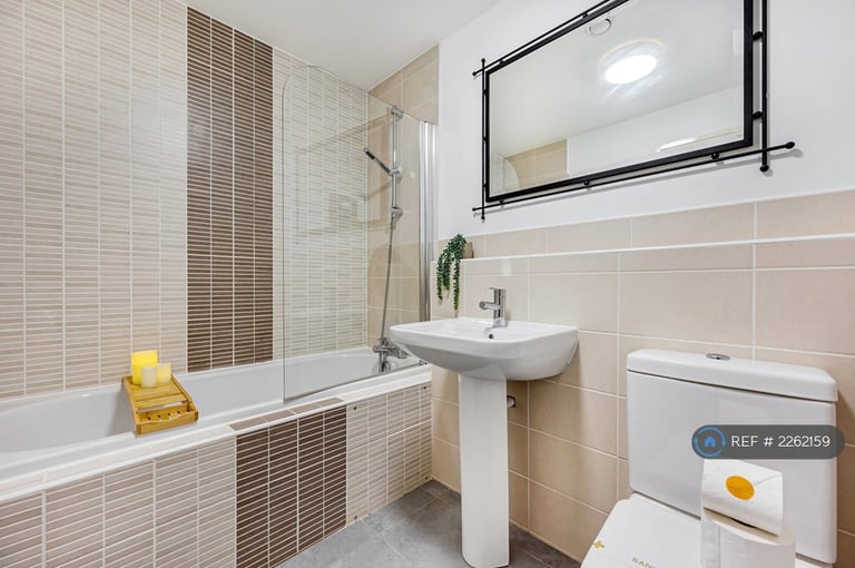 2 bedroom flat in Didsbury Gate, Manchester, M20 (2 bed) (#2262159)