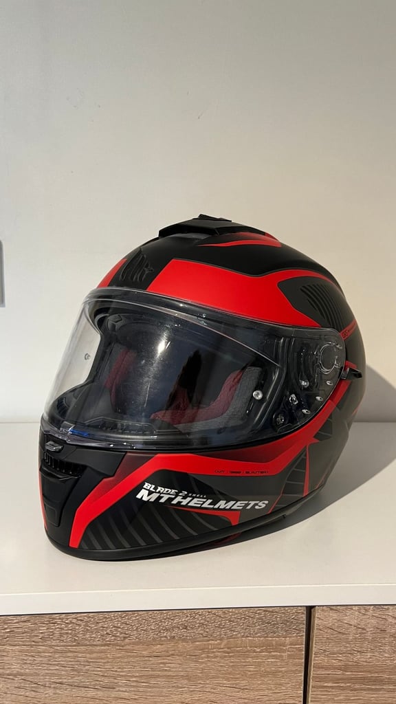 MT Motorbike Helmet - Size M - 1550 Gr. Never Used