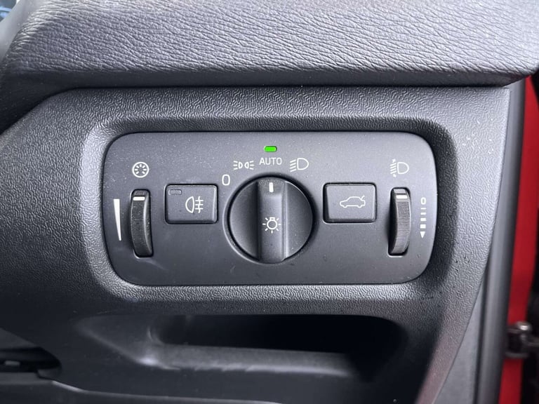 2015 Volvo V40 2.0 V40 R-Design Nav D2 5dr Hatchback Diesel Manual