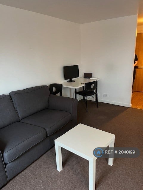 Studio flat in Blackfriars Road, Glasgow, G1 (#2040199)