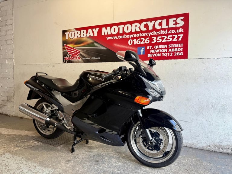 KAWASAKI ZZR1100-D6 SPORTS TOURER 1998 S REG 21877 MILES A STUNNING BIKE