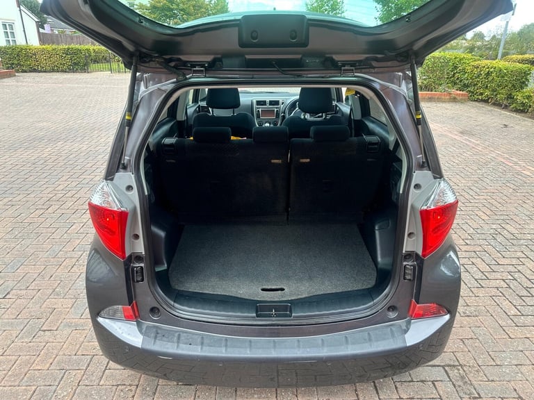 2011 Toyota Verso 1.33 Dual VVT-i T Spirit Euro 5 5dr MPV Petrol Manual