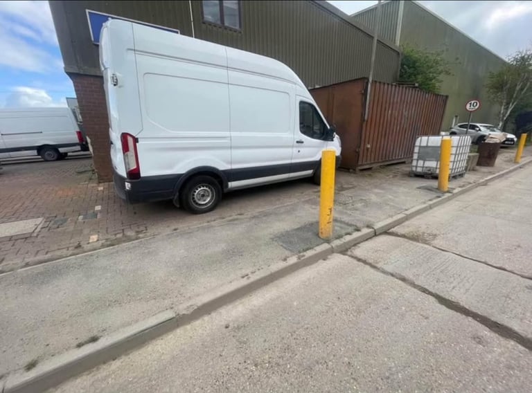 Workshop 20ft container commercial industrial yard unit with electricity and parking