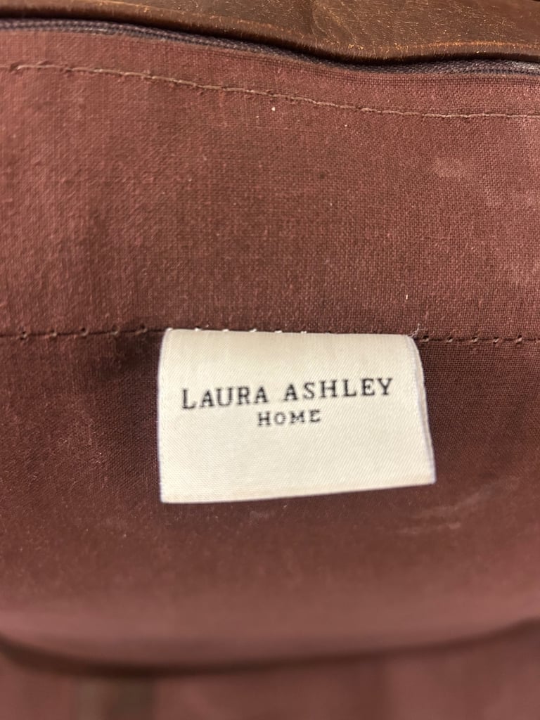 LAURA ASHLEY HUDSON NATURALLY DISTRESSED LEATHER SOFA DELIVERY AVAILABLE 🚚