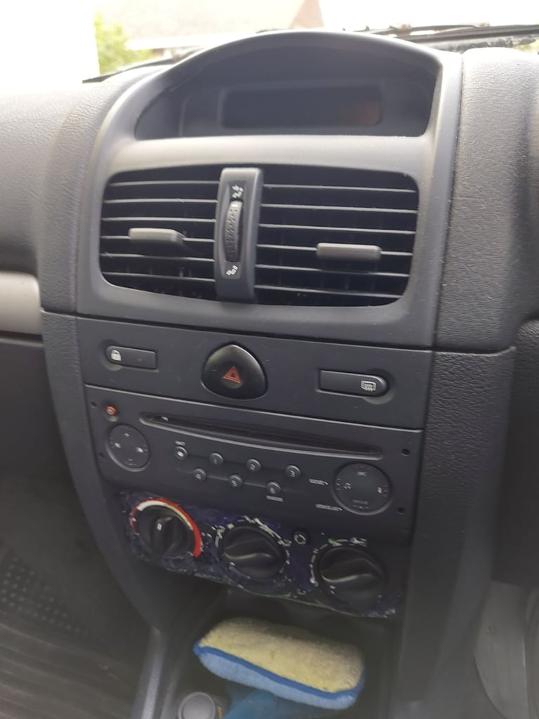 Renault Clio very low mileage - Image 8