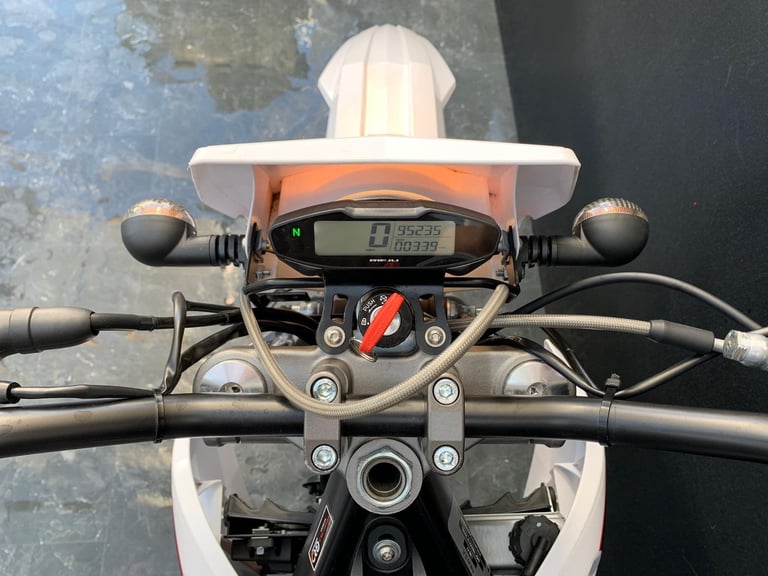 RIEJU MRT 125 cc 2025 VERY LOW MILEAGE HPI CLEAR 125cc SUPERMOTO 339 MILES!!