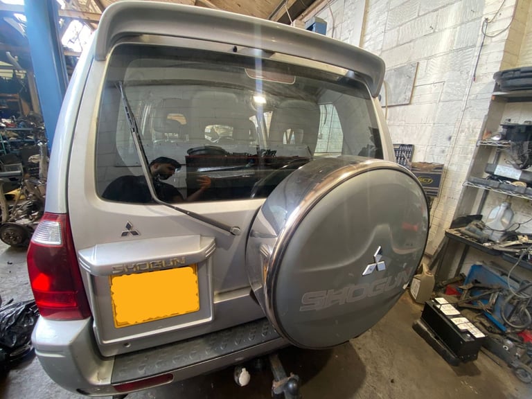 Mitsubishi Shogun 3.2L DI-D Elegance LWB – Automatic – 2003 – Silver