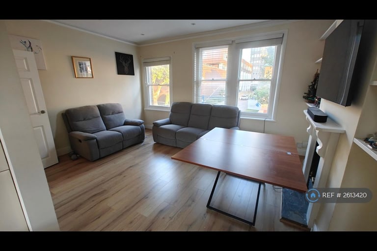 2 bedroom flat in St Dunstan's Road, London, W6 (2 bed) (#2613420)