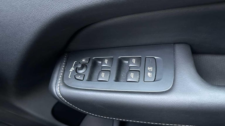 2024 Volvo XC60 Ultimate, B5 AWD Mild hybrid, Petrol, Dark ESTATE Petrol/Electric Hybrid Automatic