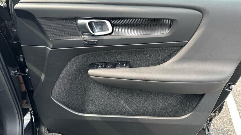 2025 Volvo XC40 2.0 B4P Plus Black Edition 5dr Auto ESTATE PETROL Automatic