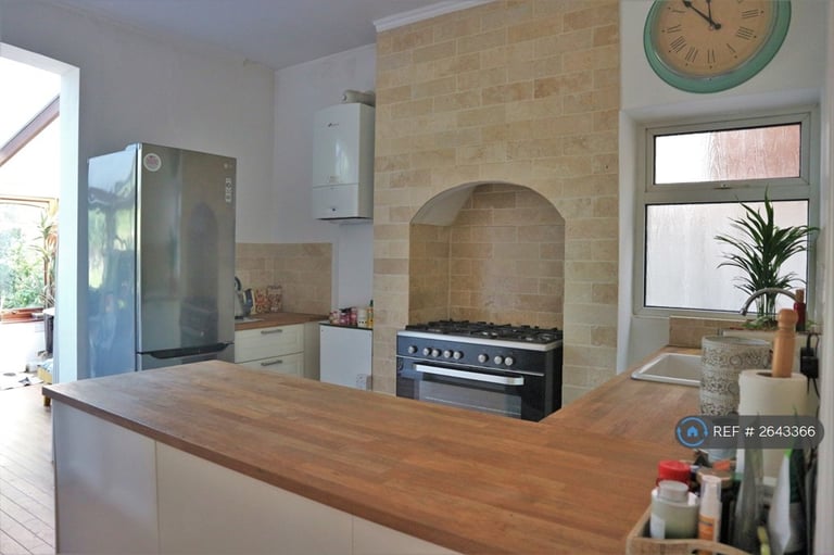 1 bedroom flat in Eden Road, London, CR0 (1 bed) (#2643366)