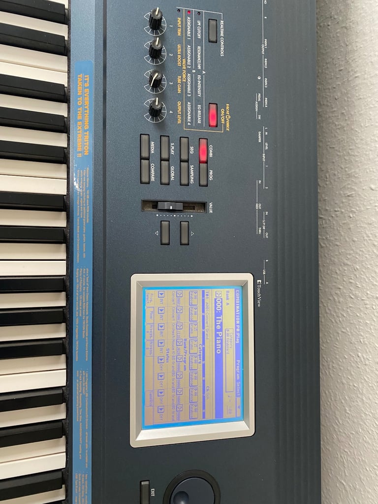 KORG Triton Extreme 88 keys with flight case : becoming a cult classic