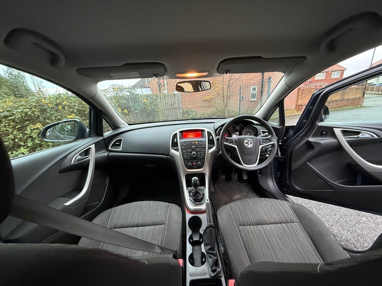Vauxhall, ASTRA, Hatchback, 2010, Manual, 1398 (cc), 5 doors