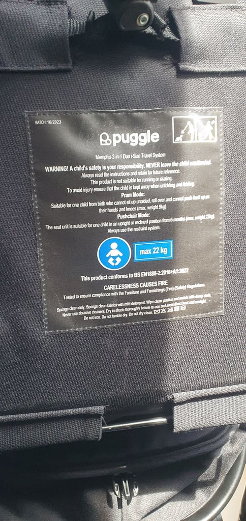 Puggle Twin Pram and Isofix Car Seats