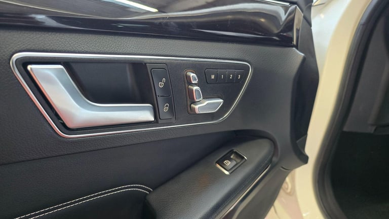  Mercedes-Benz E-Class 3.5 AUTO AMG LINE E350 AVANTGARDE Petrol Automatic