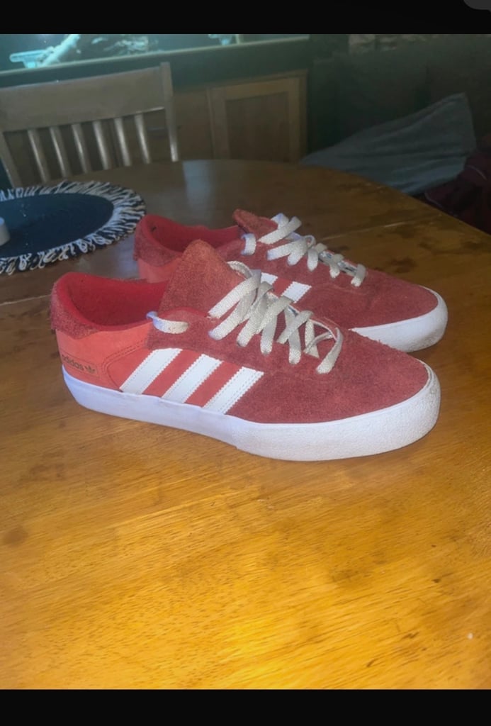 image for Men’s adidas trainers size 9