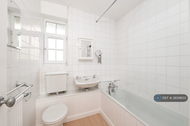 1 bedroom flat in Seldon House, London, SW8 (1 bed) (#2659803)