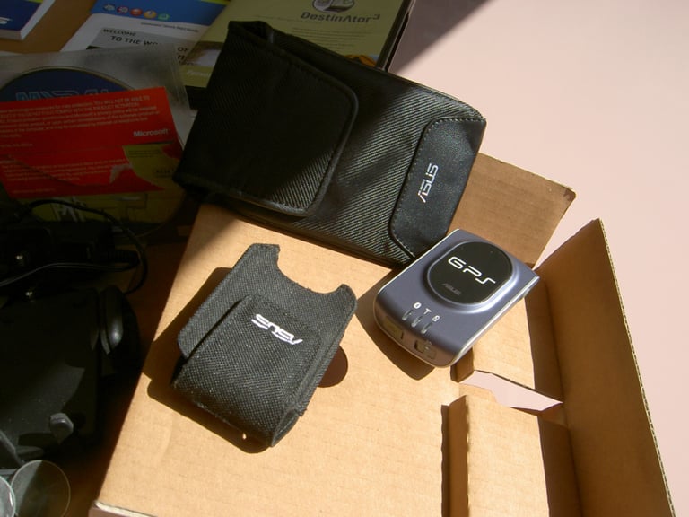 Wireless Head phones & Bluetooth My Pall GPS System Very good Condition  