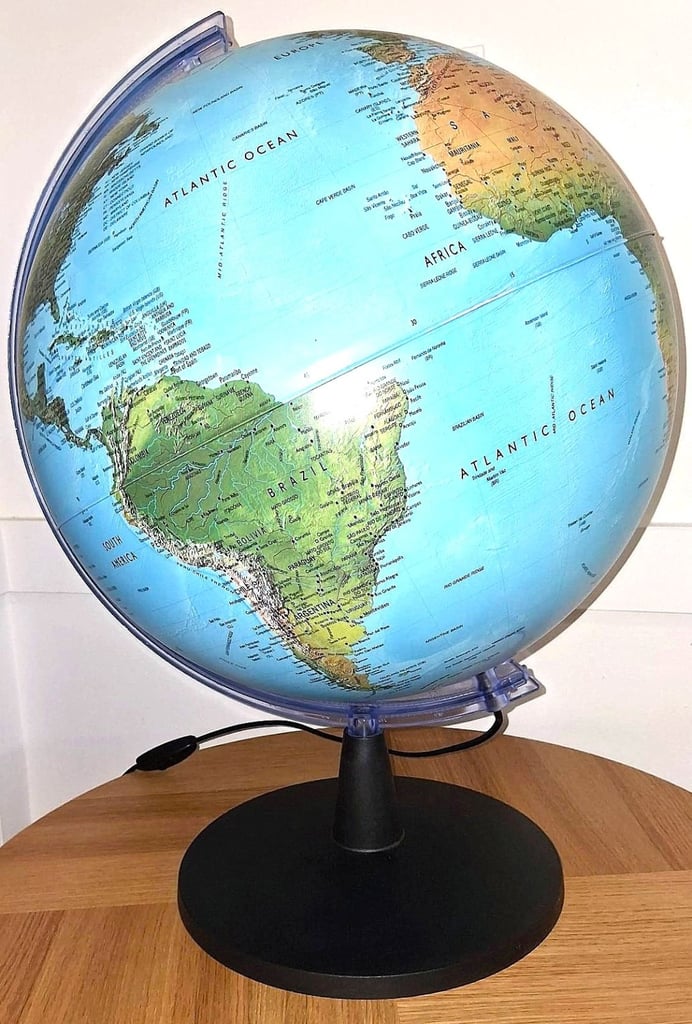 image for WORLD GLOBE /ILLUMINATED/  EDUCATIONAL/ ORIGINAL £120