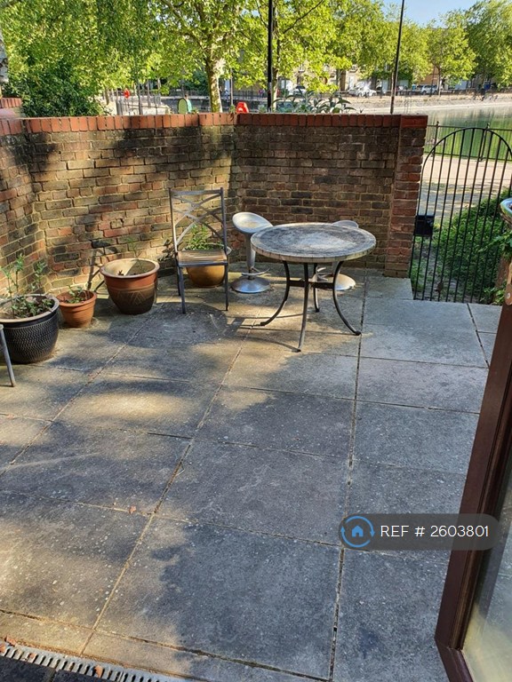 3 bedroom house in Smith Close, London, SE16 (3 bed) (#2603801)