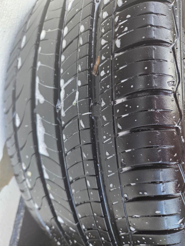 image for 245 35 20 tyres like brand new comes on an alloy wheel vauxhall 