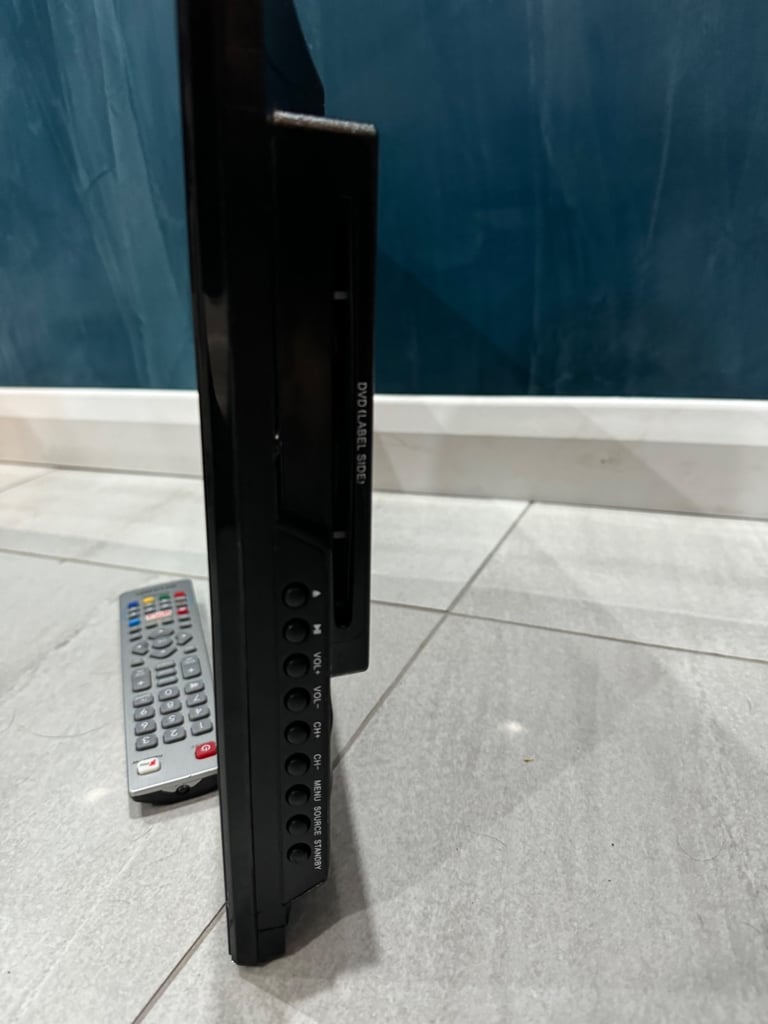 £50 Sharp 24in smart LCD/DVD combi