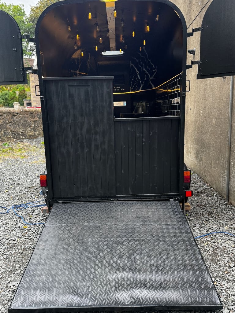 Converted Horsebox Hersteller: KNOTT Gmbh D 83125