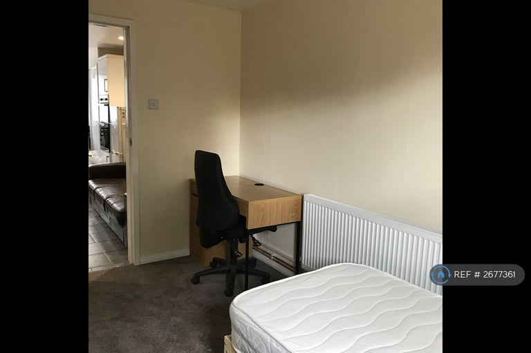 5 bedroom house in Park Barn Drive, Guildford, GU2 (5 bed) (#2677361)