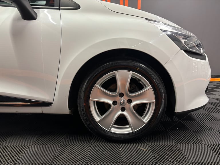 2015 Renault Clio 1.2 16V Dynamique MediaNav 5dr HATCHBACK Petrol Manual