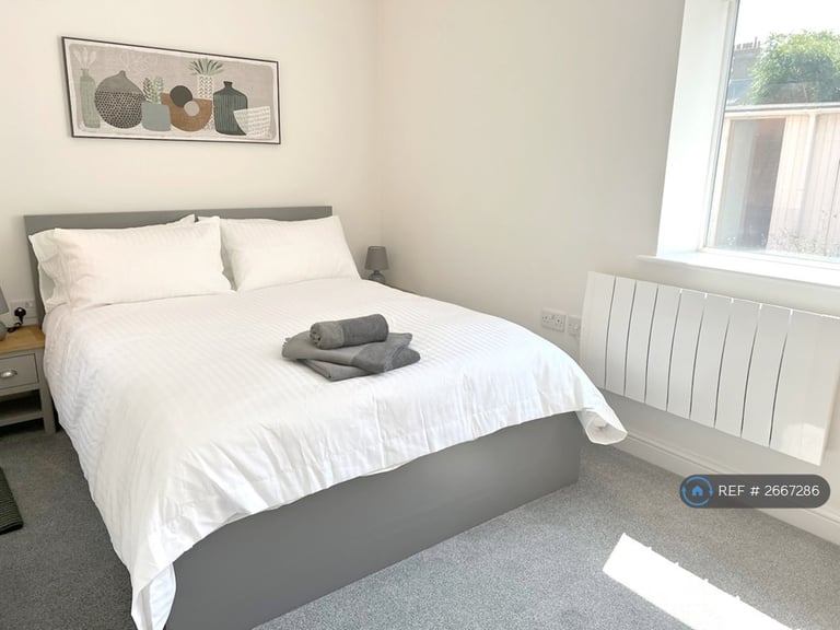 2 bedroom flat in Royal Esplanade, Margate, CT9 (2 bed) (#2667286)