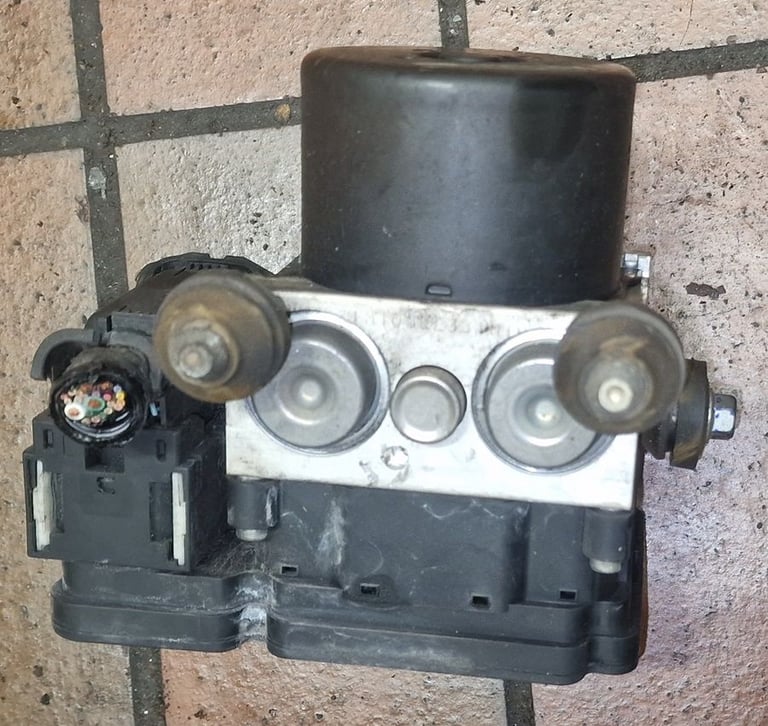 Honda Insight ABS Pump TM8G0 2010