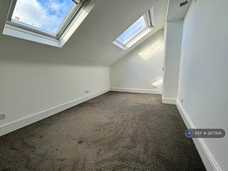 2 bedroom flat in Overnhill Road, Bristol, BS16 (2 bed) (#2677841)