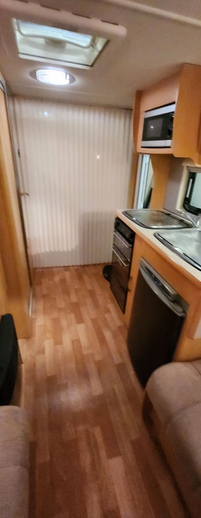 STUNNING ELDDIS 556 FULL 6 BERTH TRIPLE BUNKS + AWNING