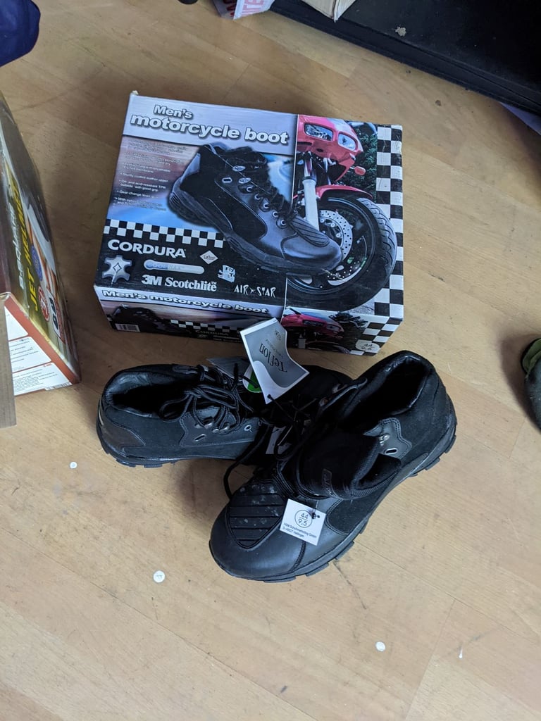 Jet XL open face helmet, nine and a half boots