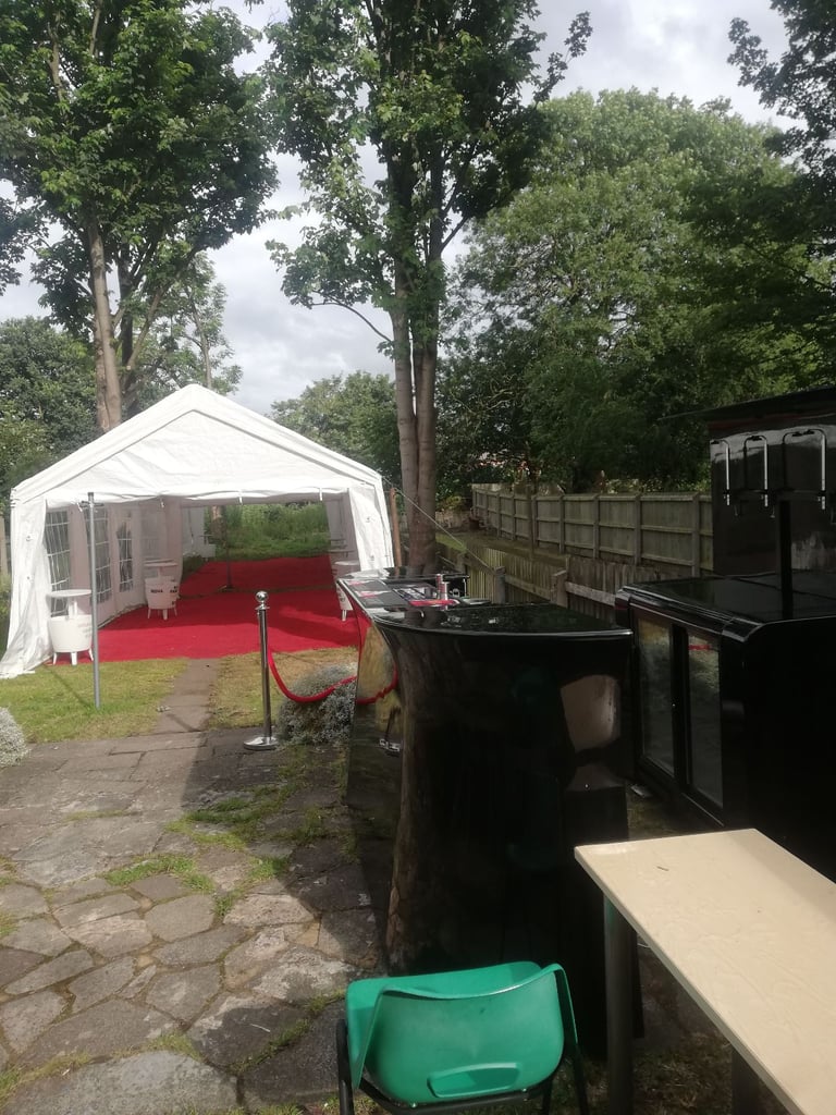 Mobile bar on wheels