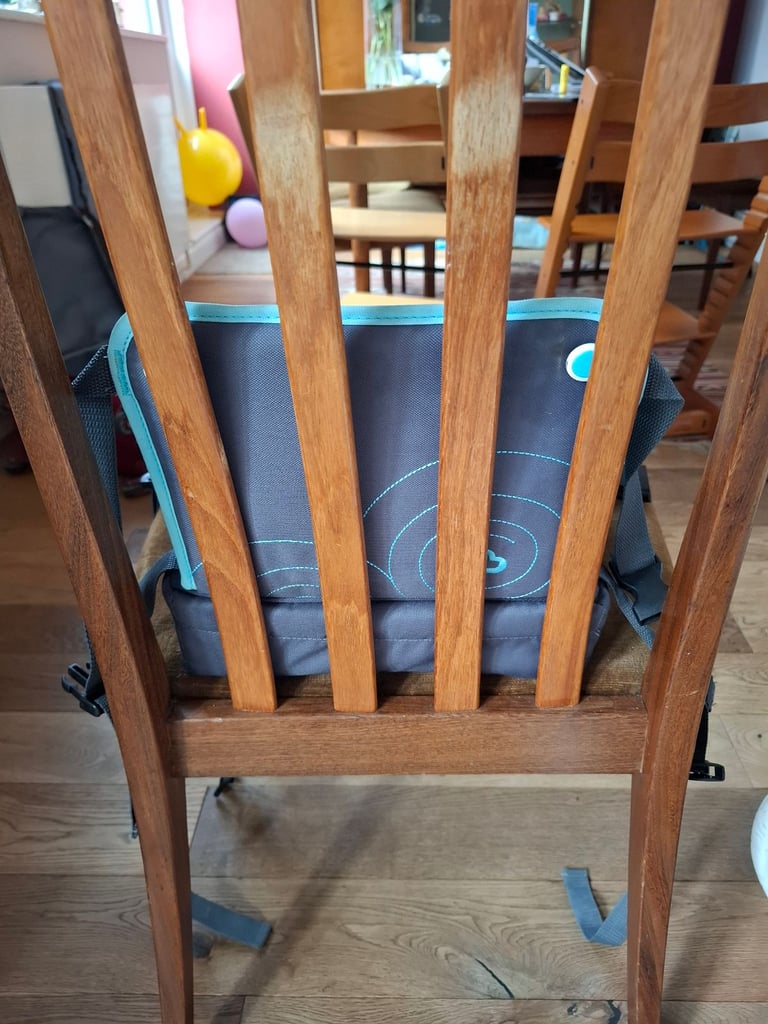 Free foldable booster seat for toddlers