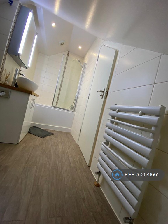 3 bedroom flat in Egerton Gardens, London, NW4 (3 bed) (#2641661)