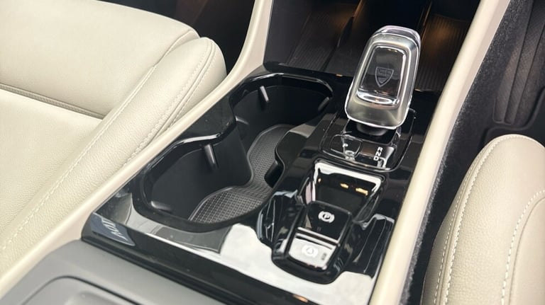 2025 Volvo XC40 Ultra, B3 Mild hybrid, Petrol, Bright Estate Petrol Automatic
