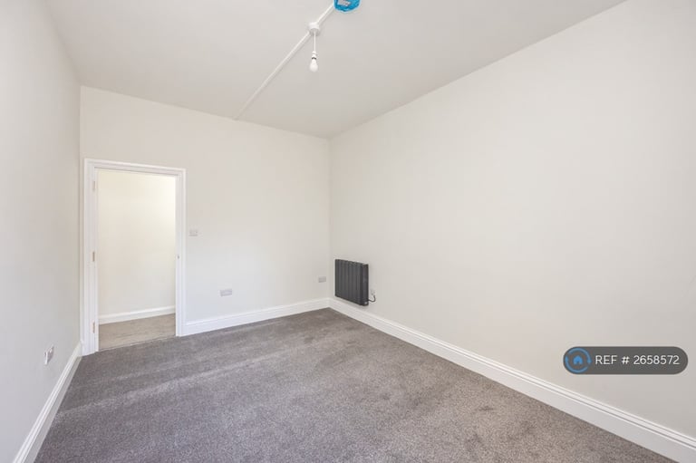 3 bedroom flat in West Street, Brighton, BN1 (3 bed) (#2658572)