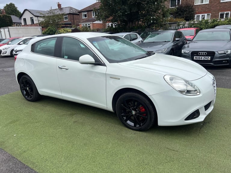 2011 Alfa Romeo Giulietta 1.4 TB MultiAir Lusso Euro 5 (s/s) 5dr HATCHBACK Petrol Manual