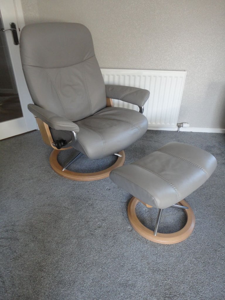 Ekornes stressless large grey leather consul signature recliner chair and footstool