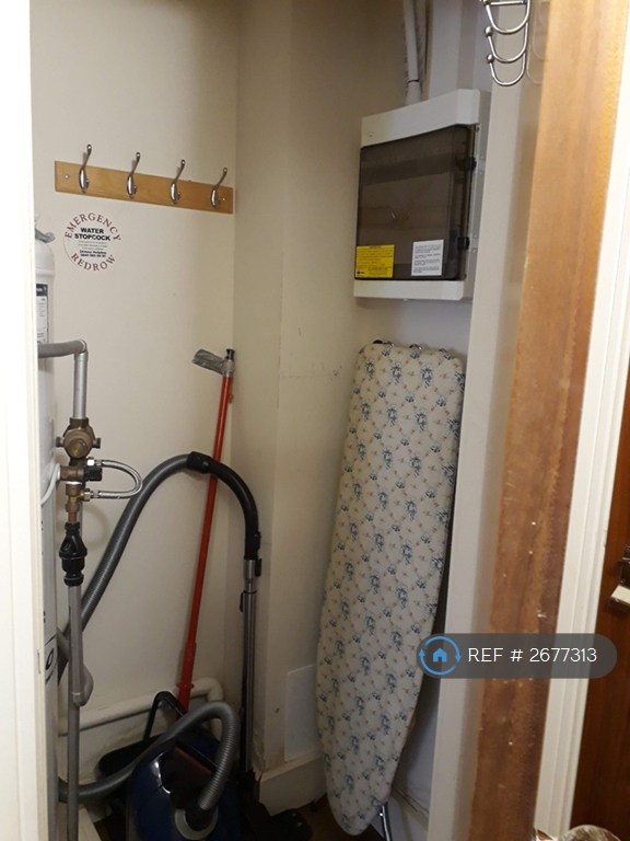 1 bedroom flat in Falcon Drive, Cardiff, CF10 (1 bed) (#2677313)