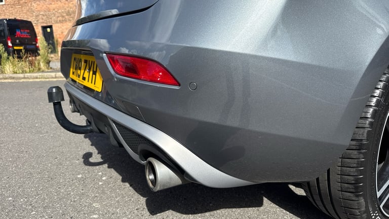 2019 Volvo V40 1.5 T3 R-Design Edition Hatchback 5dr Petrol Auto Euro 6 (s/s) (152 ps) Hatchback ...