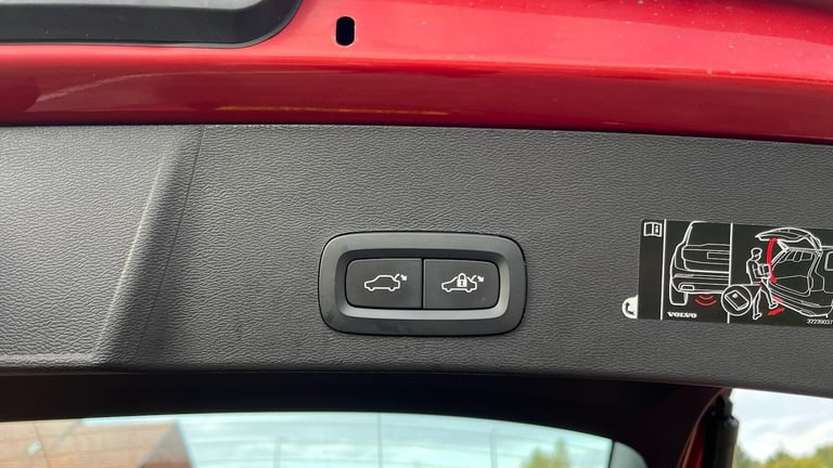 2020 Volvo XC40 Momentum B4 AWD mild hybrid ESTATE Petrol/Electric Hybrid Automatic