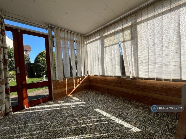 3 bedroom house in Central Avenue, Gravesend, DA12 (3 bed) (#2660833)
