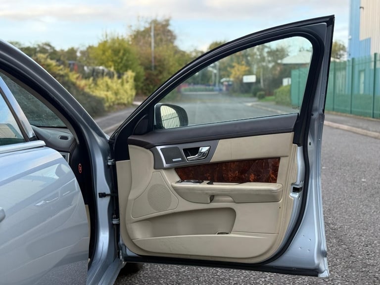 2009 Jaguar XF 3.0d V6 Premium Luxury 4dr Auto SALOON DIESEL Automatic