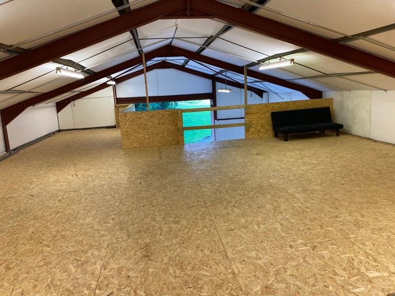 Unit / Workshop / Storage to rent Tunbridge Wells, Kent (2,500 sq ft)